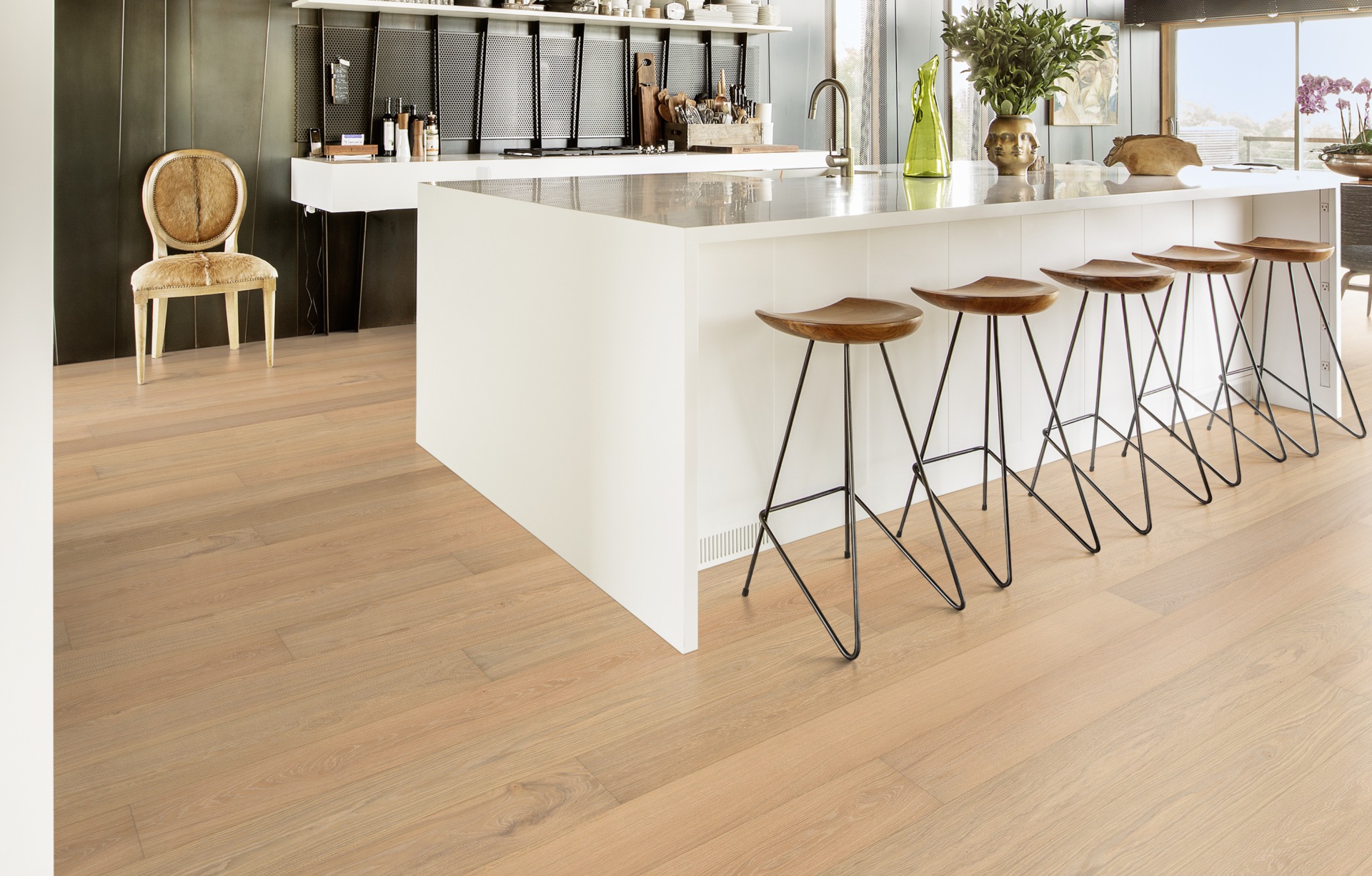 Паркетная доска Kahrs Столичная Дуб Париж Paris 151N4AEK4JKW240 Calm 2420×187×15 фото в интерьере